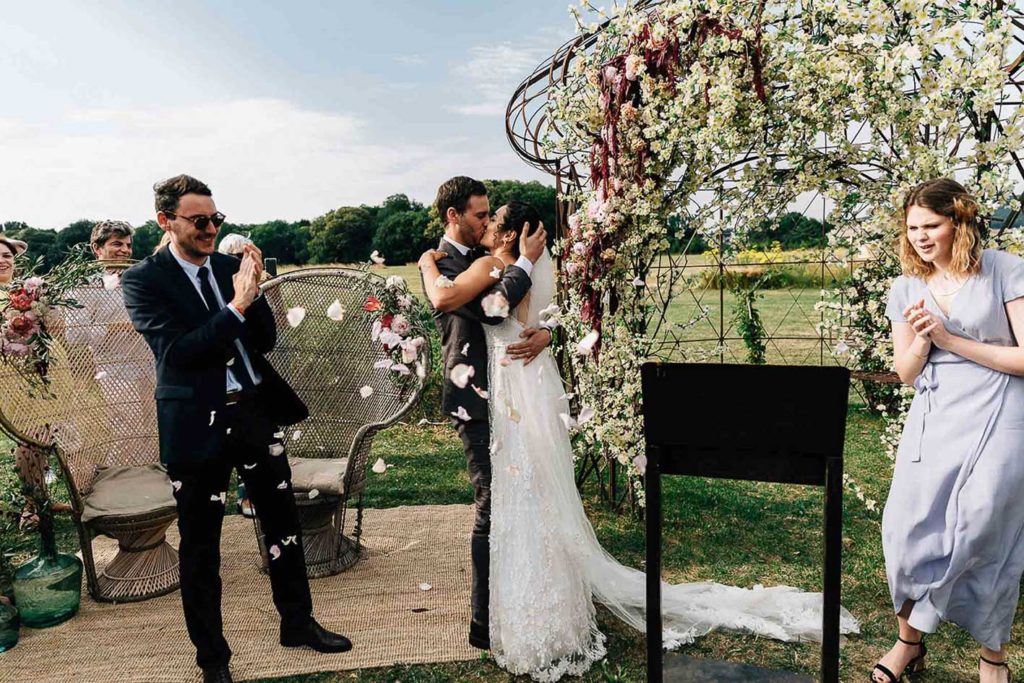 Mariage dans la cour pavée des Bonnes Joies - Chemin des Chayets Lainville-en-Vexin