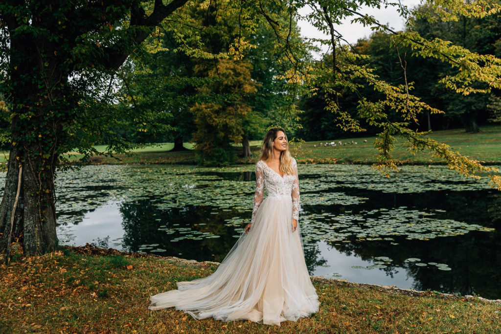 Cérémonie laïque extérieure devant château Verderonne — Pierre Atelier photographe mariage