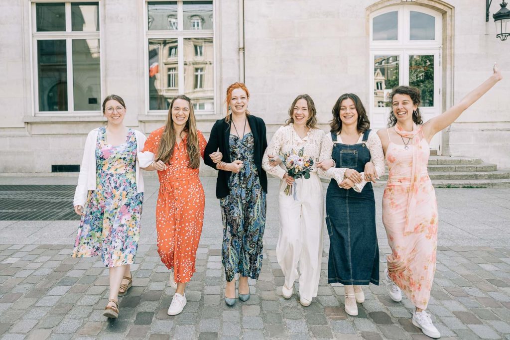Sortie de la mairie du 15ème arrondissement de Paris sous les confettis — Pierre Atelier