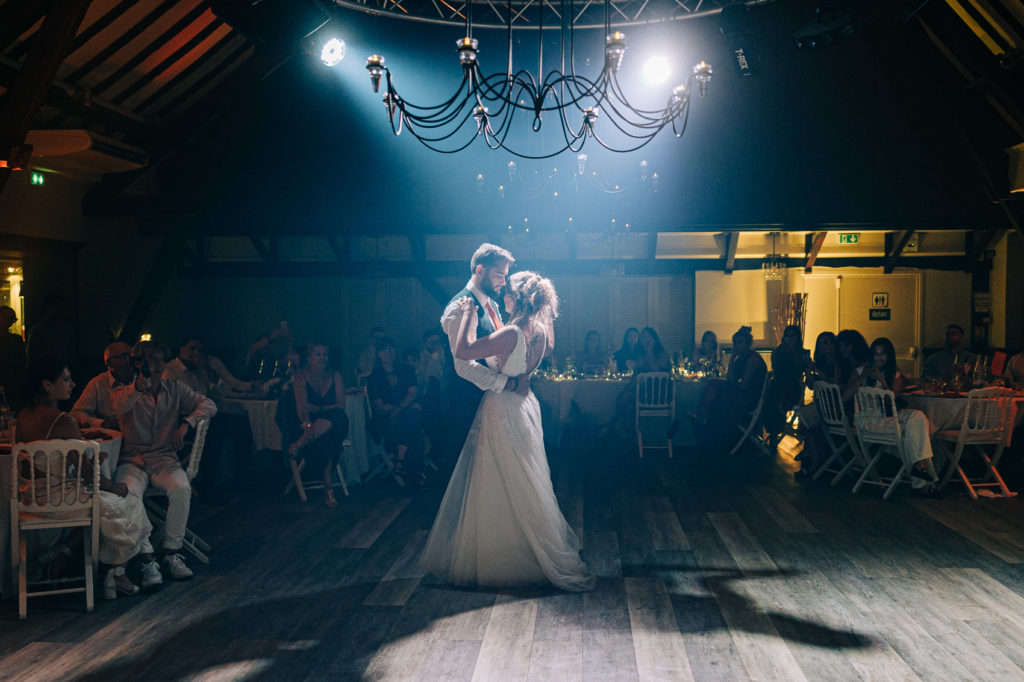 Sortie cérémonie mariés La Catrache Yvelines — Pierre Atelier photographe mariage
