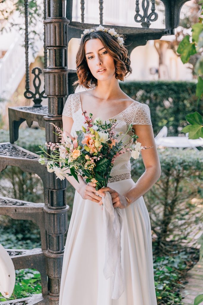 Portrait couple mariage La Catrache allée parc — Pierre Atelier photographe Paris
