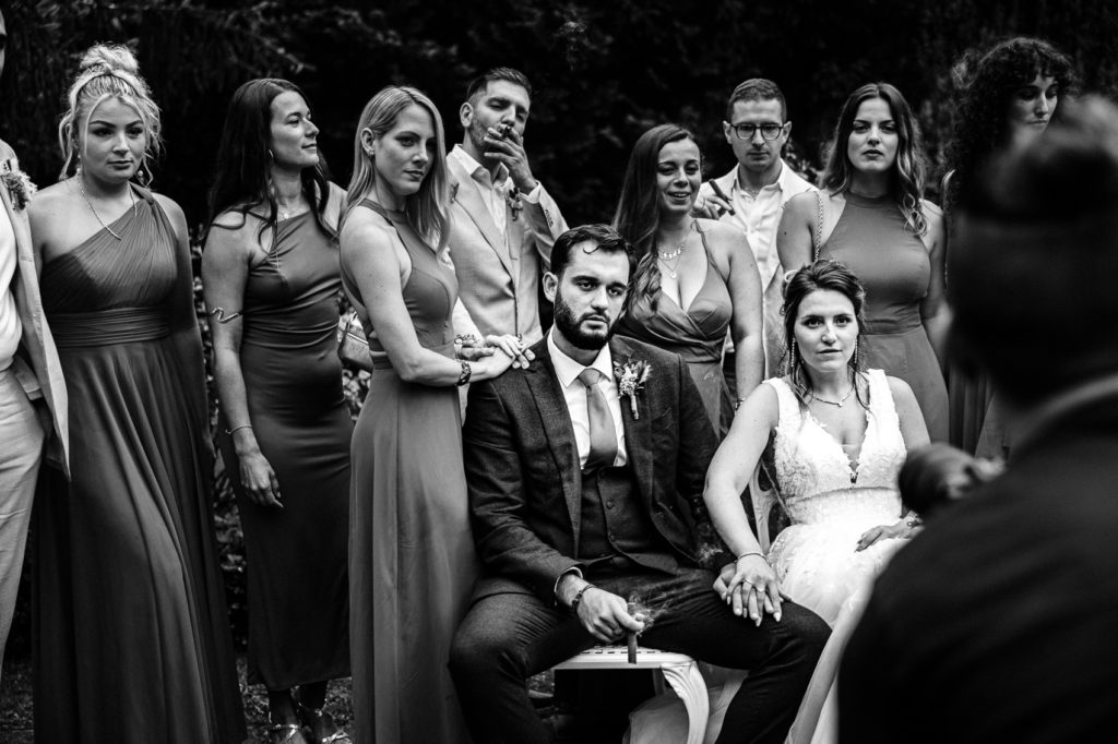 Portrait couple mariage La Catrache allée parc — Pierre Atelier photographe Paris