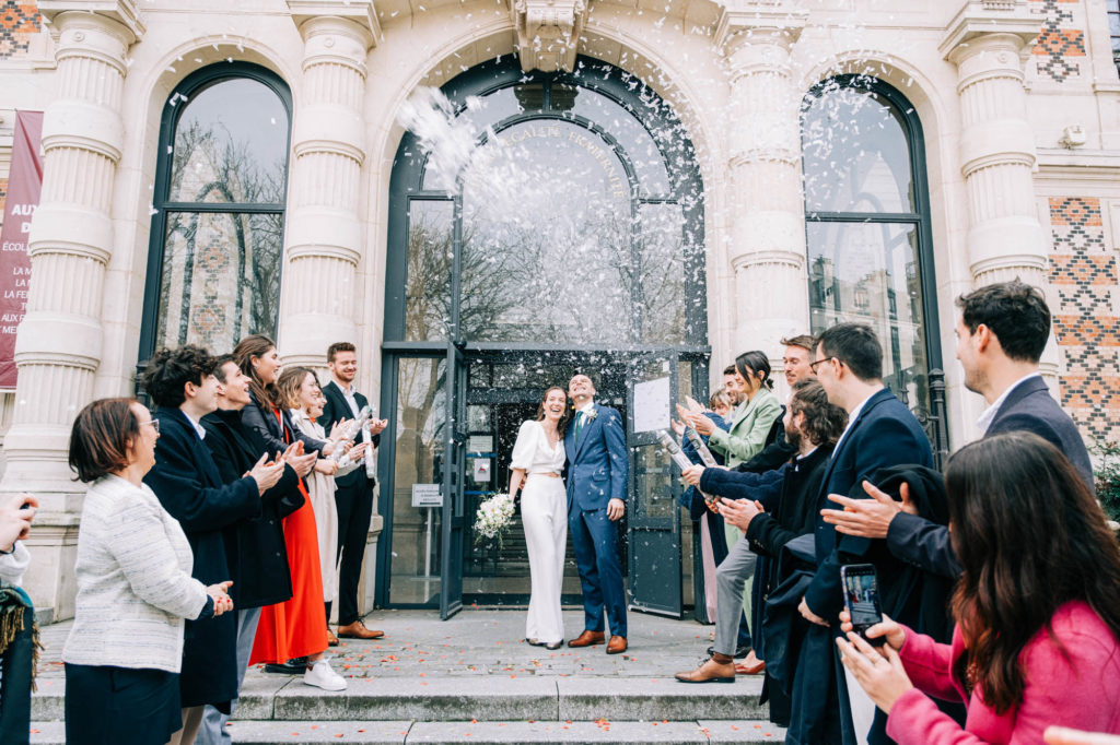 Sortie cérémonie mariés à la mairie du 12 eme — Pierre Atelier photographe mariage