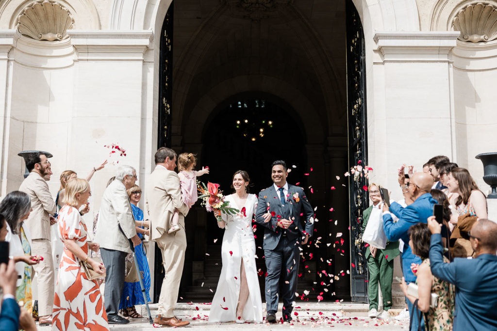 Confettis sortie mariage civil mairie Neuilly — Pierre Atelier photographe Hauts-de-Seine