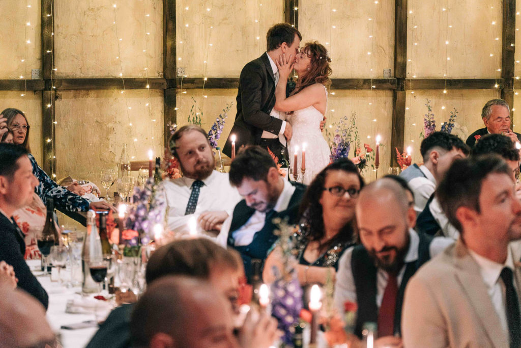 Dîner de mariage dans l'atelier Boutet de Monvel du Moulin de Launoy - Pierre Atelier
