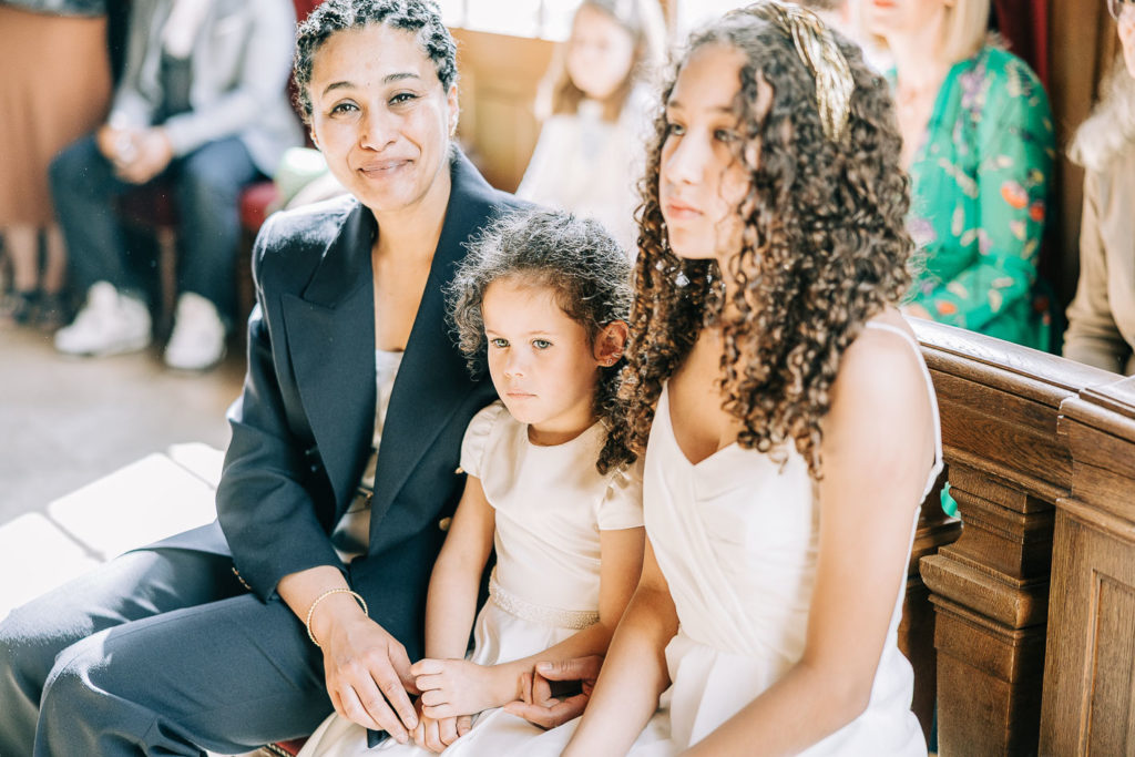 Cérémonie civile dans la salle des mariages de la mairie du 19ème Paris