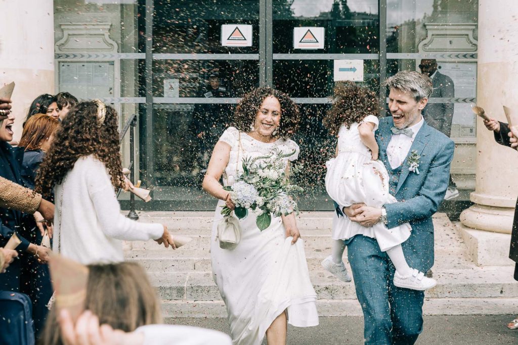 Cérémonie civile dans la salle des mariages de la mairie du 19ème Paris