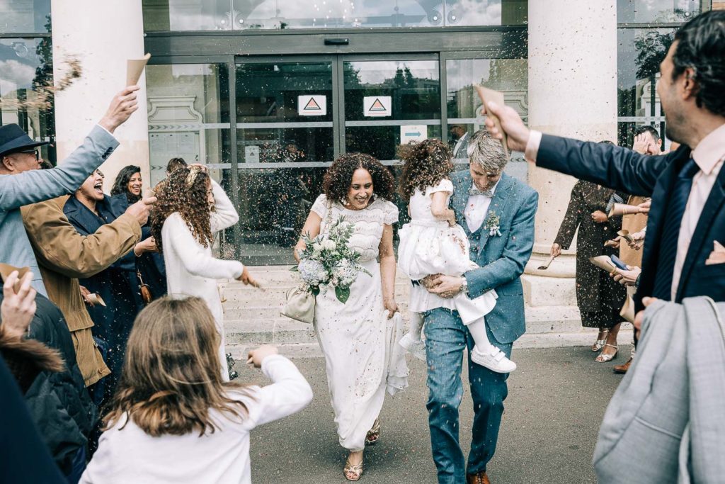 Cérémonie civile dans la salle des mariages de la mairie du 19ème Paris