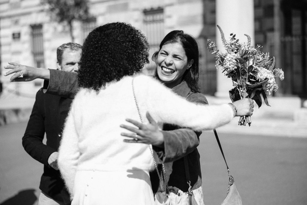 Cérémonie civile dans la salle des mariages de la mairie du 19ème Paris