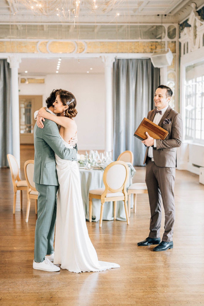 Cérémonie laïque mariage Paris officiant émotion — Pierre Atelier photographe mariage