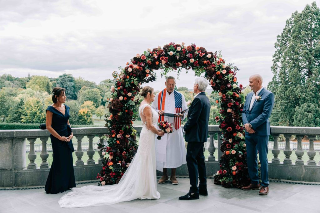 Cérémonie laïque parc Château de Bouffémont façade pierre blanche — Pierre Atelier photographe mariage