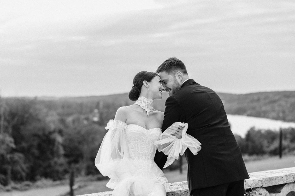 Portrait mariées coucher soleil Seine-Port Château Bouret — Pierre Atelier photographe Paris