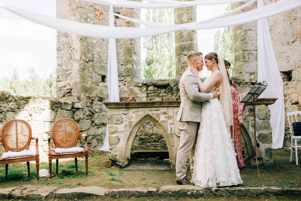 Portrait couple mariage automne Château du Vivier étang — Pierre Atelier photographe mariage