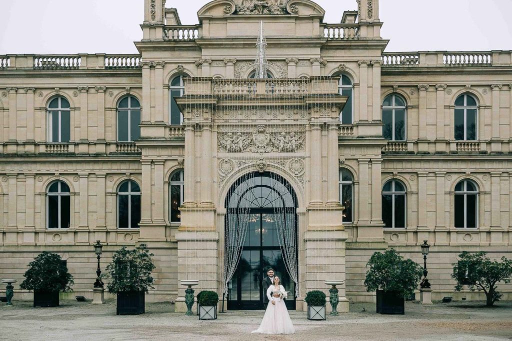 Détail robe mariée Château Ferrières Seine-et-Marne — Pierre Atelier photographe