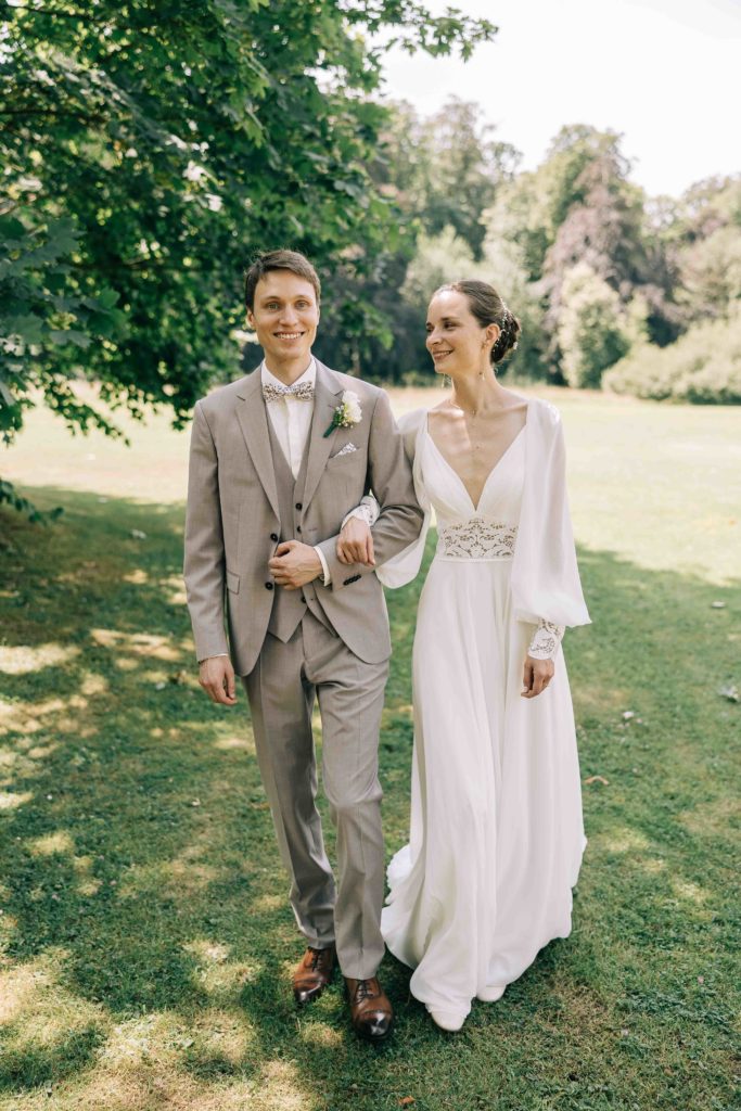 First look mariés parc Château de Méridon — Pierre Atelier photographe mariage Yvelines