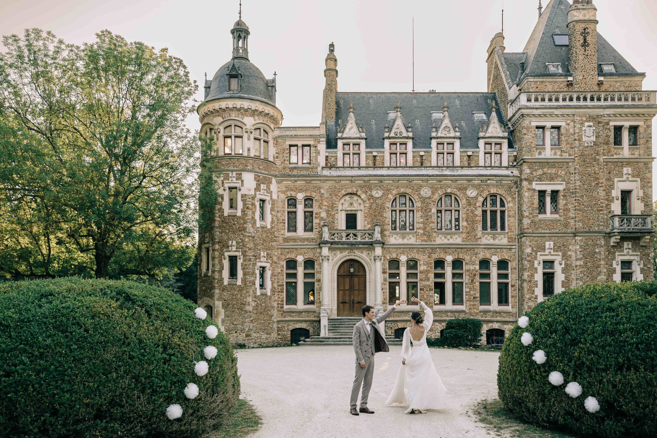 Portrait romantique mariés Château Méridon Vallée Chevreuse — Pierre Atelier photographe mariage Paris