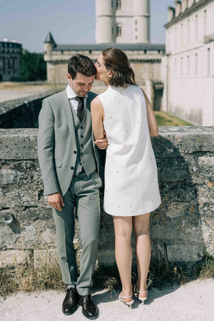 Portrait couple mariage Château de Vincennes donjon médiéval — Pierre Atelier photographe mariage