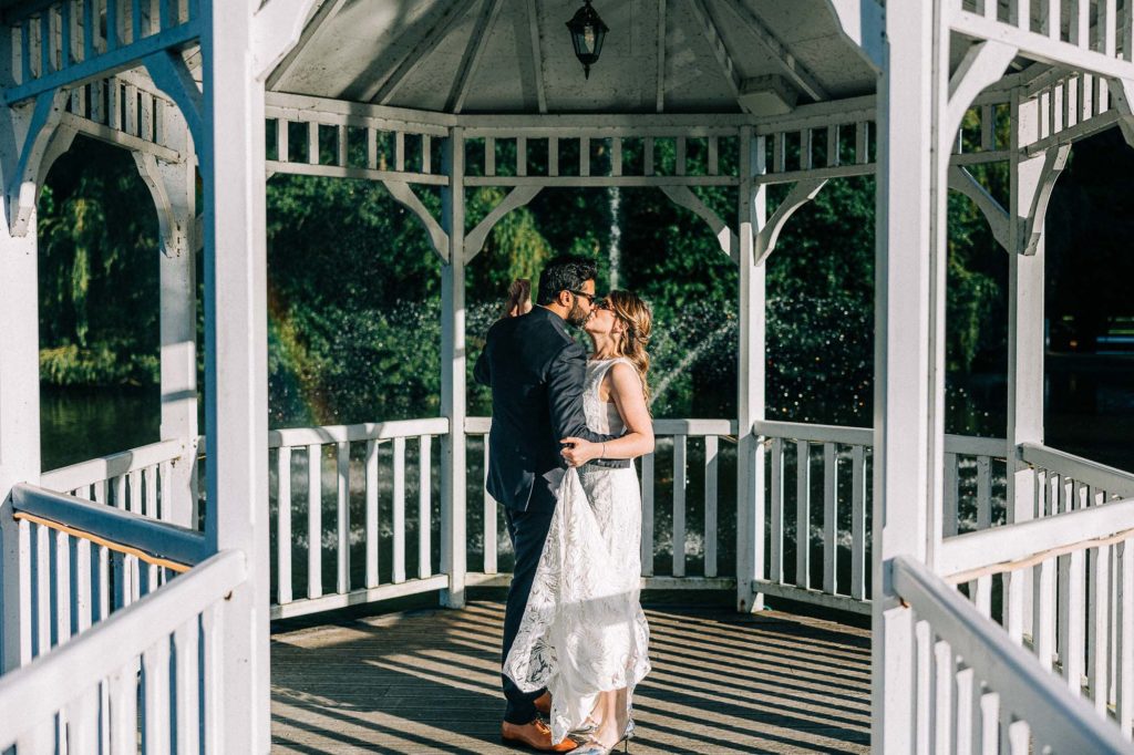 Détail robe mariée Domaine des Fontenelles Yvelines — Pierre Atelier photographe