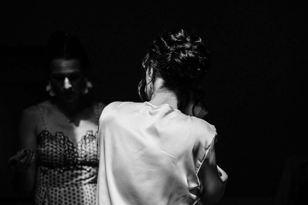 Détail robe mariée champêtre chic Domaine Montireau — Pierre Atelier photographe