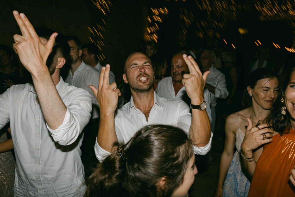 Soirée danse mariage Domaine Montireau salle guirlandes — Pierre Atelier photographe Paris
