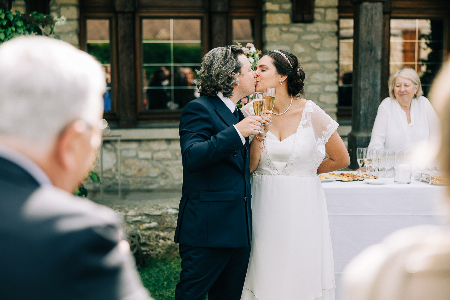 Mariés cérémonie laïque ferme abbaye XIVème Domaine Saint-Germer — Pierre Atelier photographe