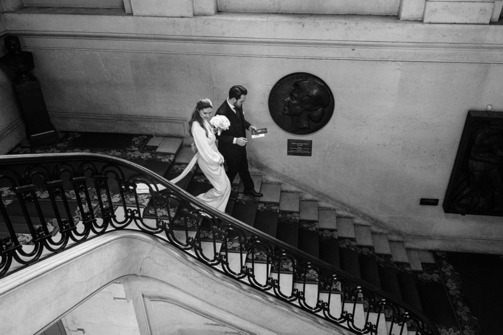 Portrait romantique mariés mariage civil Paris 15ème — Pierre Atelier photographe mariage Paris