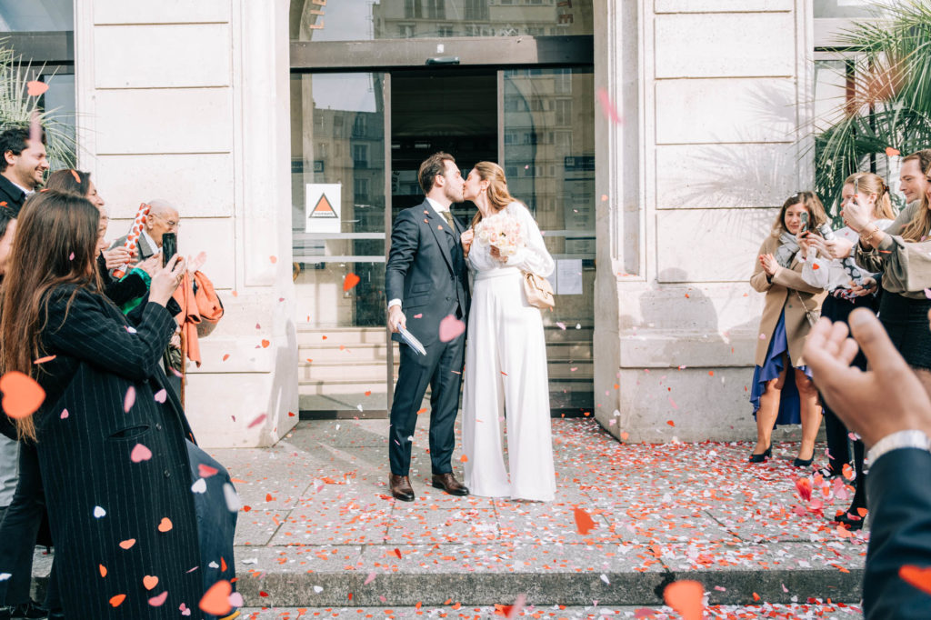Confettis sortie mariage civil mairie Paris 15ème — Pierre Atelier photographe