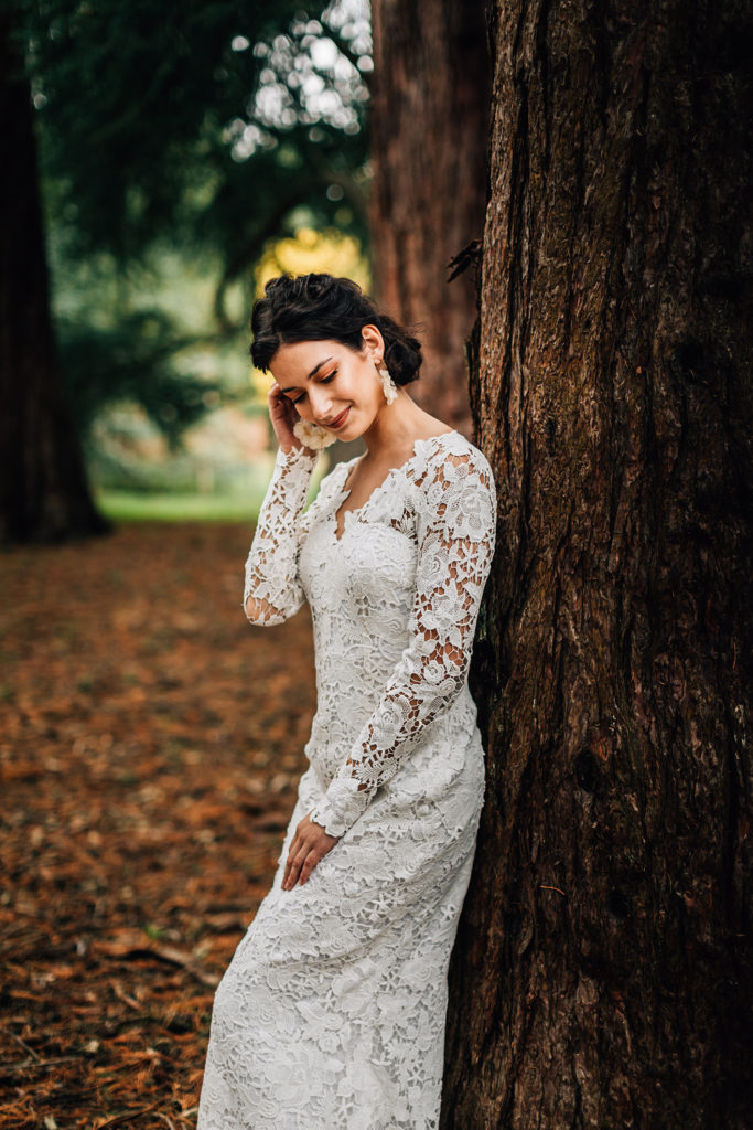 Portrait intime mariés automne Paris parc — Pierre Atelier photographe mariage IDF