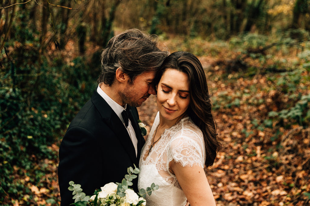 Couple mariage automne Paris lumière basse golden hour — Pierre Atelier photographe mariage