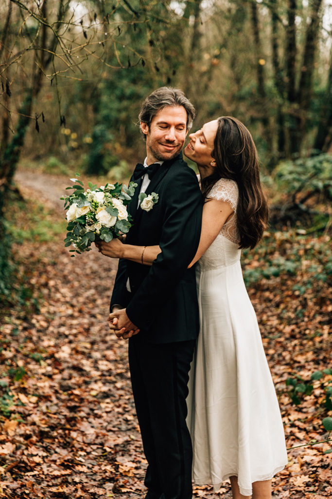 Séance couple mariage automne Paris lumière rasante — Pierre Atelier photographe mariage IDF