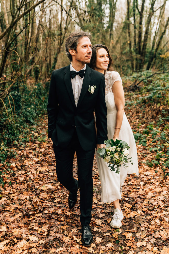 Portrait couple mariage automne Paris feuilles dorées — Pierre Atelier photographe mariage