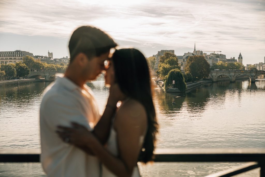 Portrait couple mariage canicule Paris été — Pierre Atelier photographe mariage