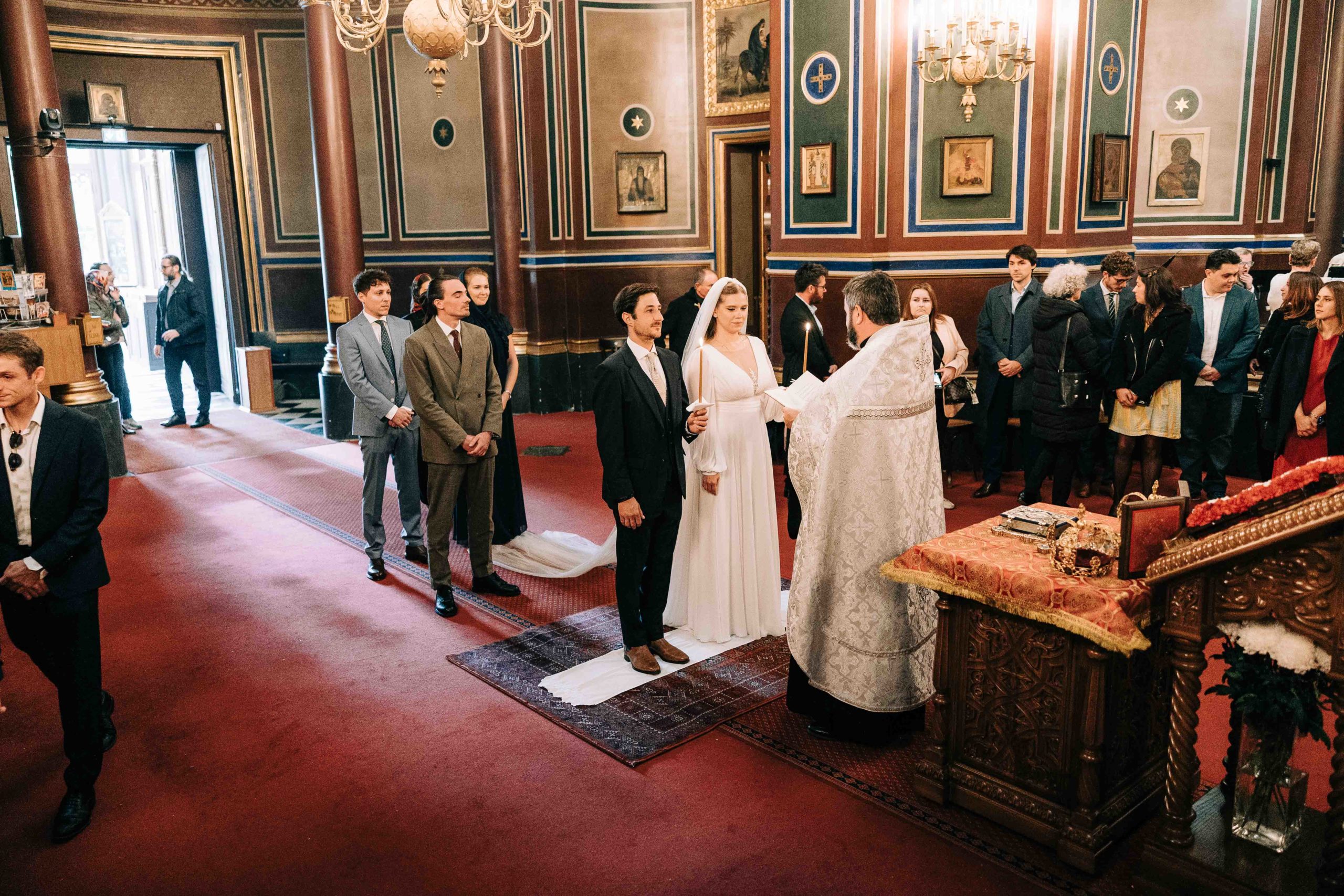 Portrait couple mariage orthodoxe cathédrale Nevsky Paris — Pierre Atelier photographe