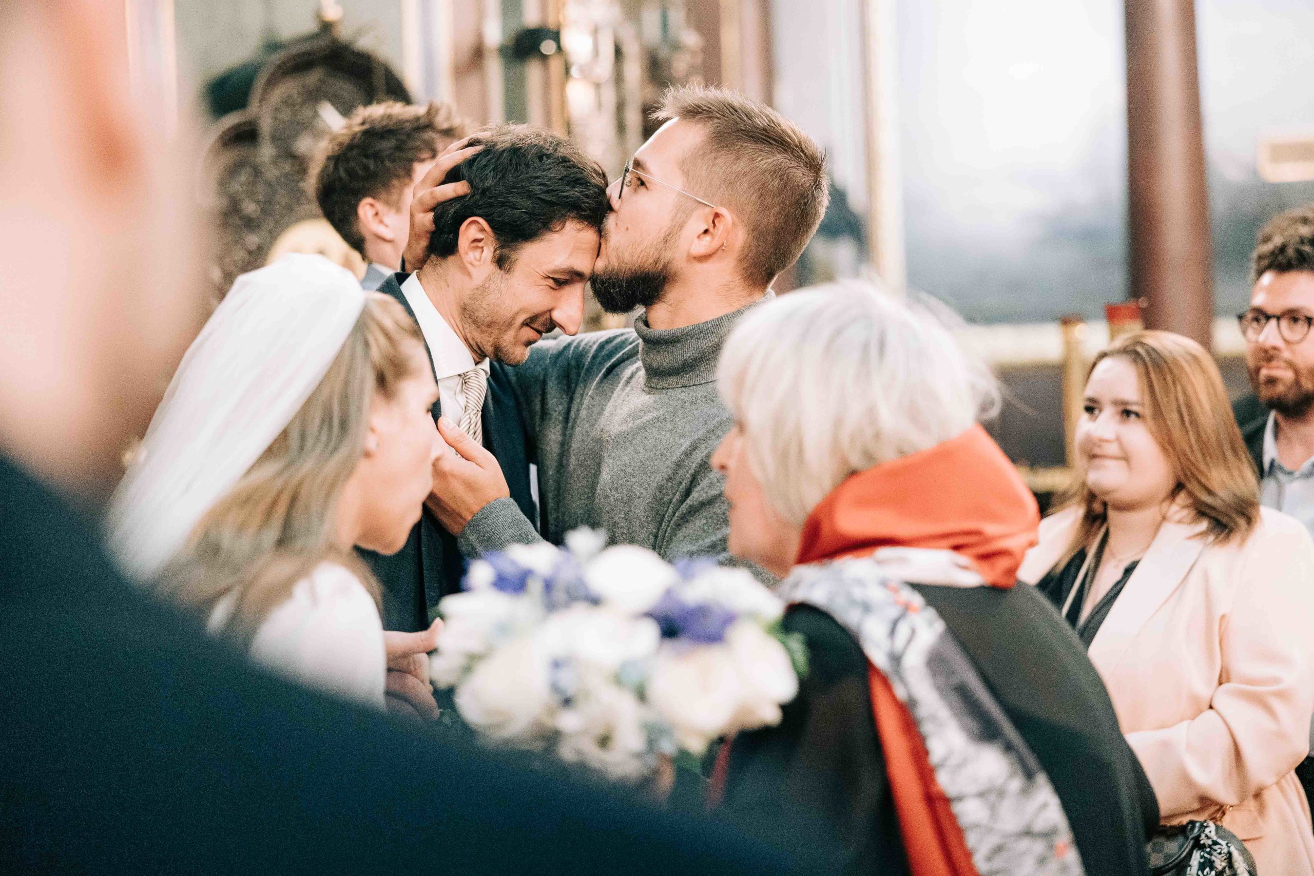 Intérieur cathédrale Alexandre Nevsky icônes fresques mariage — Pierre Atelier photographe mariage Paris