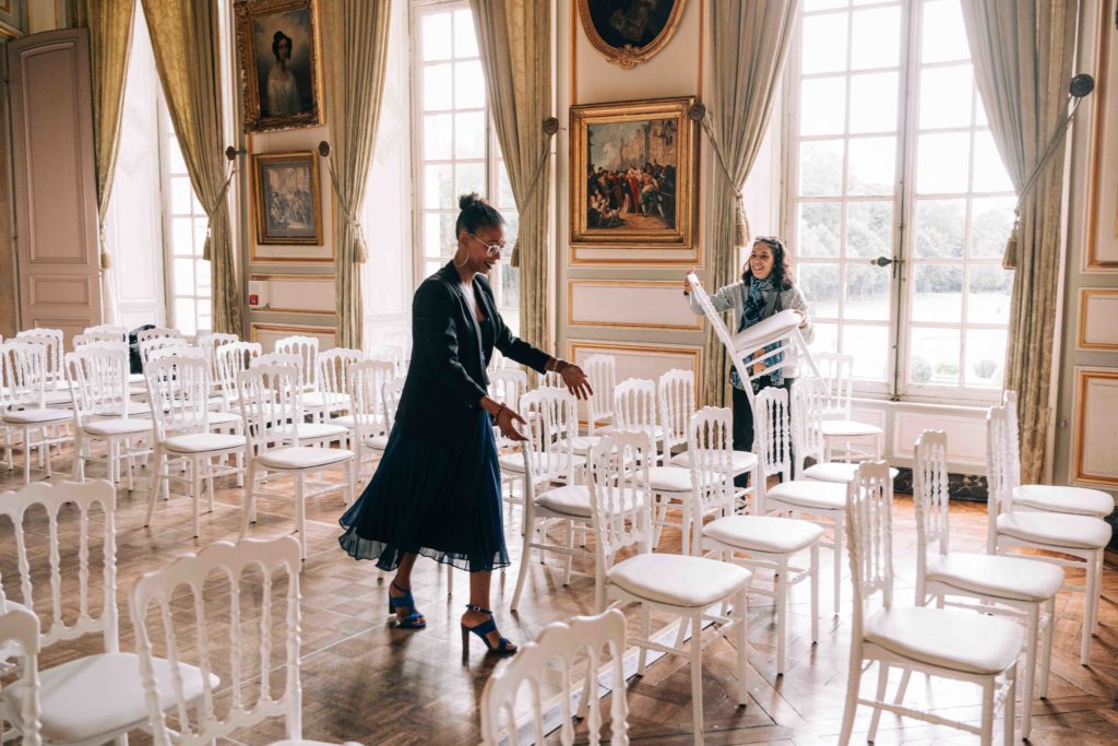 Invités cérémonie laïque Château de Champlâtreux salons époque — Pierre Atelier photographe