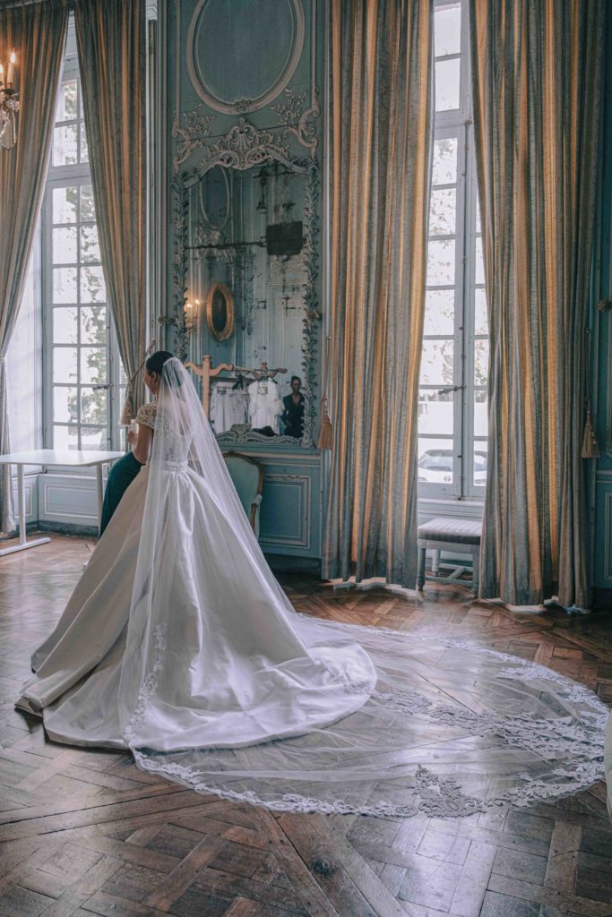 Photos groupe façade Château Champlâtreux cour d'honneur — Pierre Atelier photographe mariage