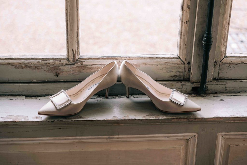 Détail robe dos parquet Versailles Château Champlâtreux — Pierre Atelier photographe mariage