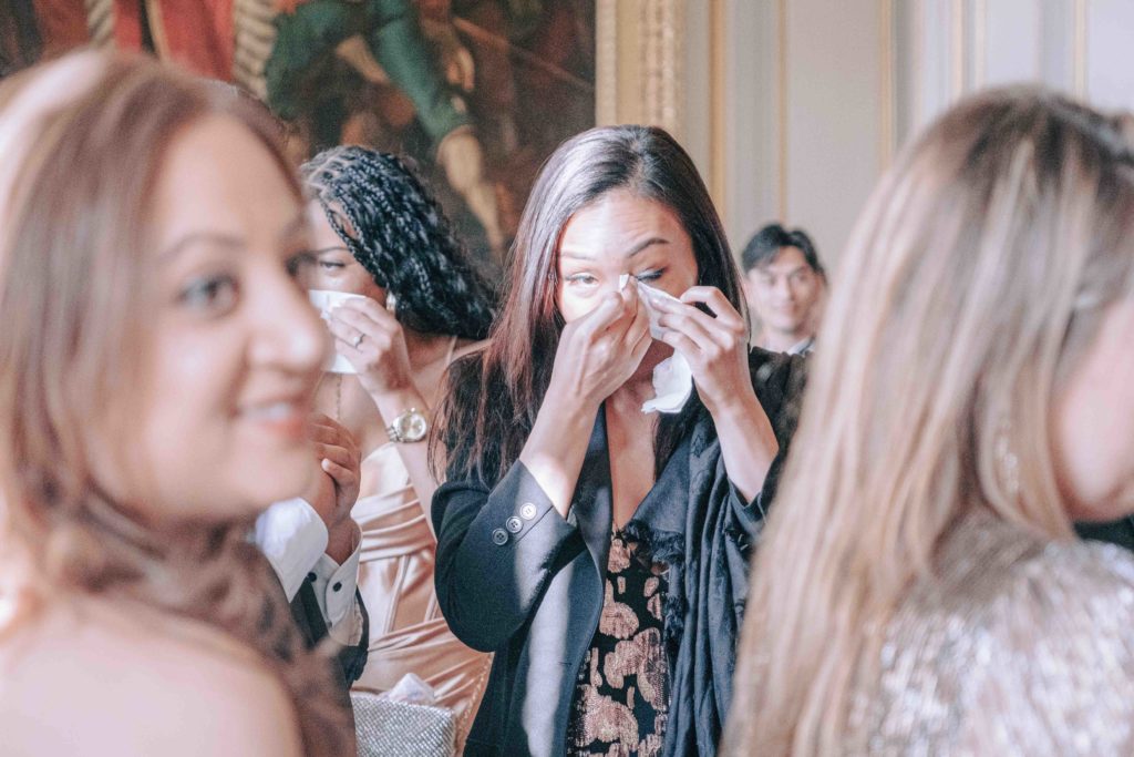 Mariés portrait grandes écuries Château de Champlâtreux — Pierre Atelier photographe mariage Paris