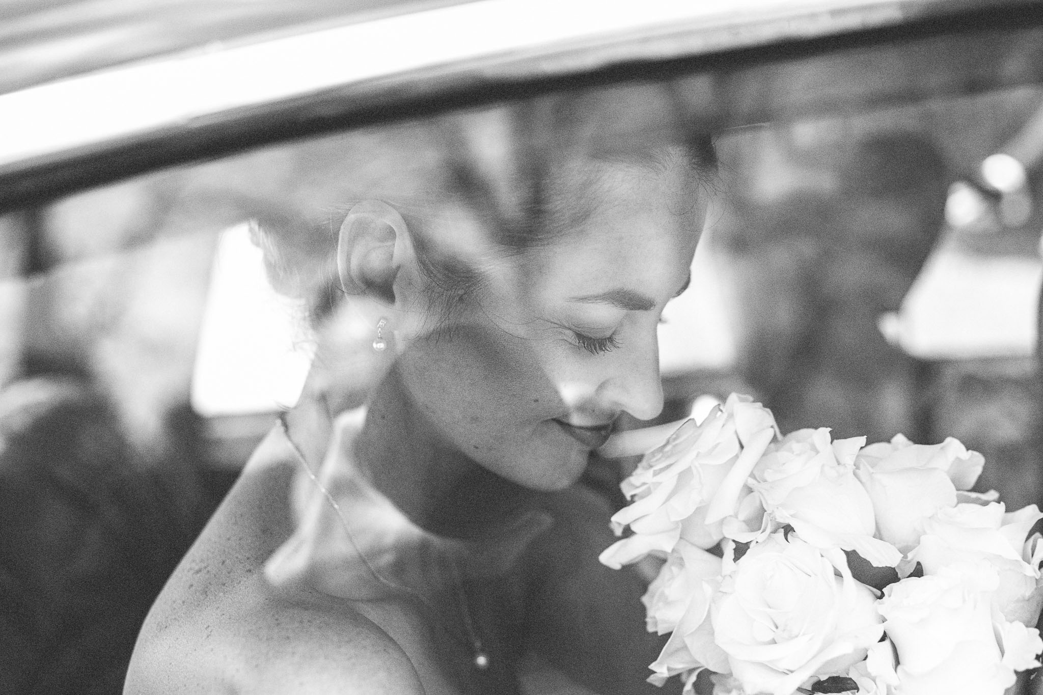 Tour barque douves Château d'Ermenonville portrait couple — Pierre Atelier photographe mariage