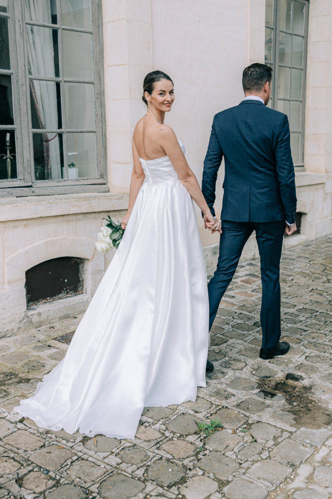 Premier baiser mariage Château d'Ermenonville élégant — Pierre Atelier photographe