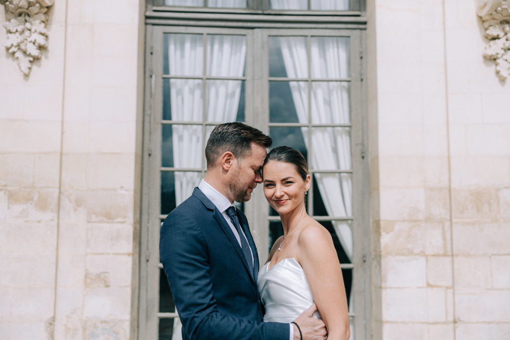 Séance couple Citroën vintage Château Ermenonville douves — Pierre Atelier photographe mariage
