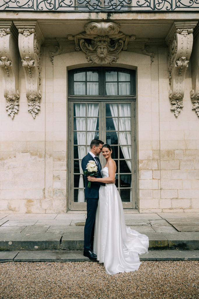 Portrait élégant couple Citroën ancienne Château d'Ermenonville — Pierre Atelier photographe