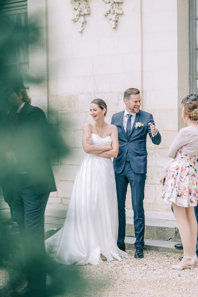 Couple mariage lumière rasante douves Château Ermenonville — Pierre Atelier photographe
