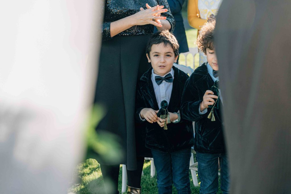 Confettis sortie cérémonie laïque Château de Lésigny 77 — Pierre Atelier photographe