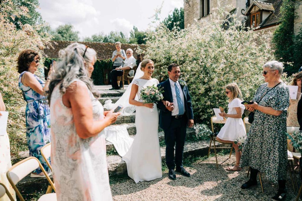 Coiffure mariée chambre Château Pontarmé — Pierre Atelier photographe mariage