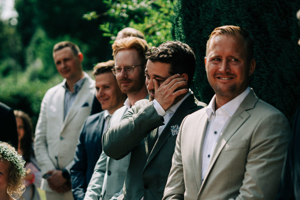 Détails bijoux mariée Château de Pontarmé Oise — Pierre Atelier photographe mariage