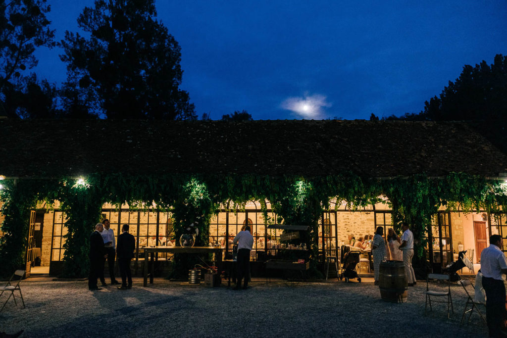 Salle réception verrières Château de Pontarmé dîner mariage — Pierre Atelier photographe mariage