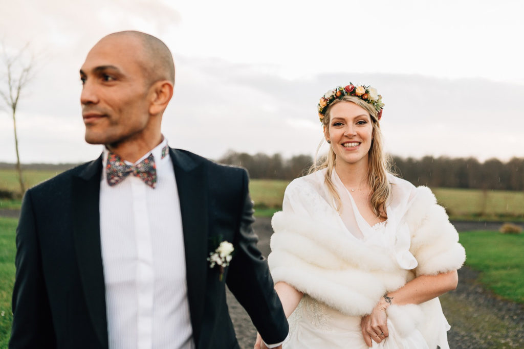 Ambiance soirée Domaine des Évis Normandie printemps — Pierre Atelier photographe mariage Paris