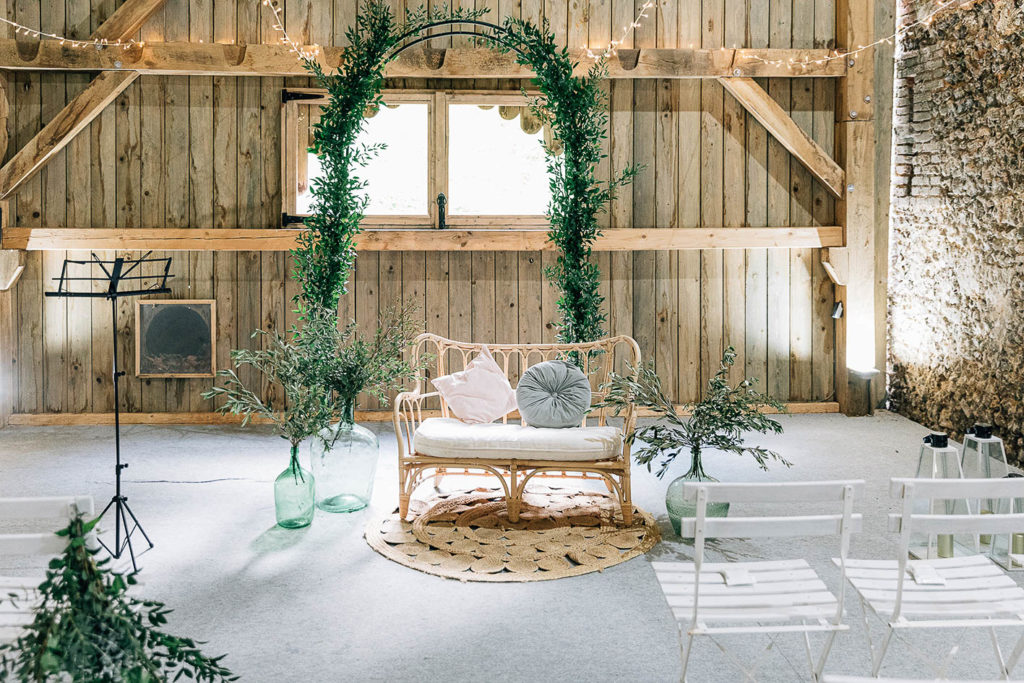 Cérémonie laïque extérieure ruines château Domaine Montchevreuil Oise — Pierre Atelier photographe mariage
