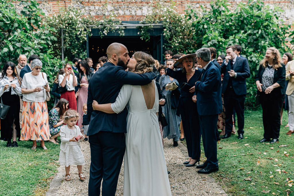 Cocktail mariage oliviers centenaires Domaine de Montchevreuil — Pierre Atelier photographe mariage